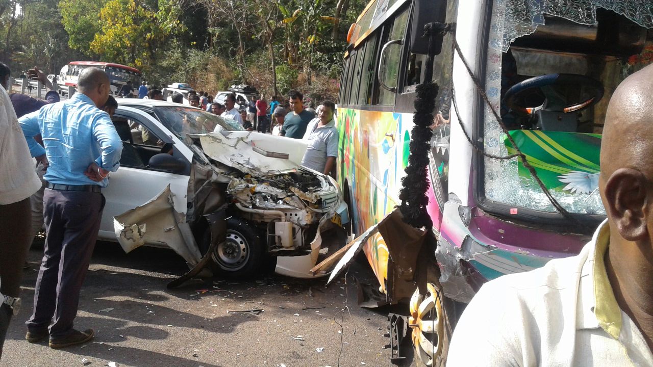 ರಸ್ತೆ ಅಪಘಾತ: ಮೂವರಿಗೆ ಗಂಭೀರ ಗಾಯ